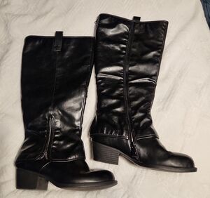 Women's Black Mid-Calf Heeled Riding Boots
